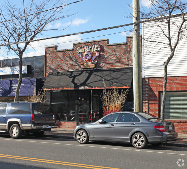 19 W Main St, Bay Shore, NY for lease - Primary Photo - Image 1 of 2