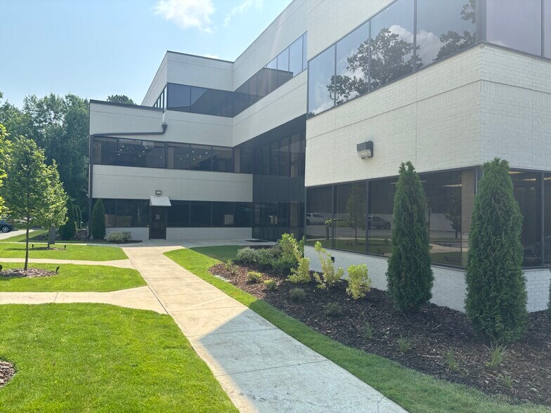 1849 Data Dr, Birmingham, AL à louer - Photo du bâtiment - Image 3 de 6