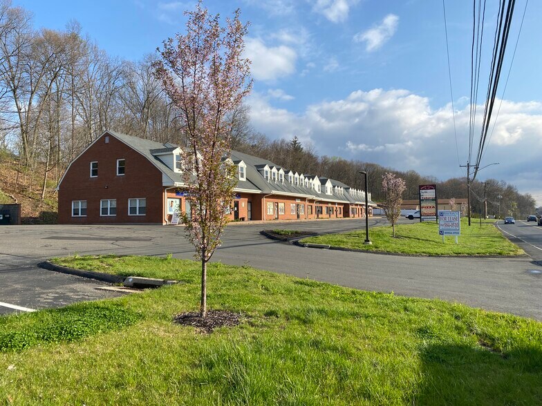 95-127 Fenn Rd, Newington, CT à louer - Photo du bâtiment - Image 1 de 4