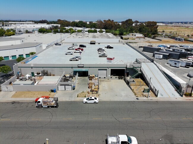 Plus de détails pour 3940 Pixie Ave, Lakewood, CA - Industriel à louer