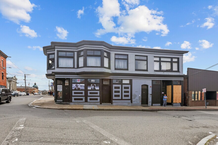 PAWTUCKET PORTFOLIO: Mixed Use Investmen portefeuille de 8 propriétés à vendre sur LoopNet.ca - Photo principale - Image 2 de 17