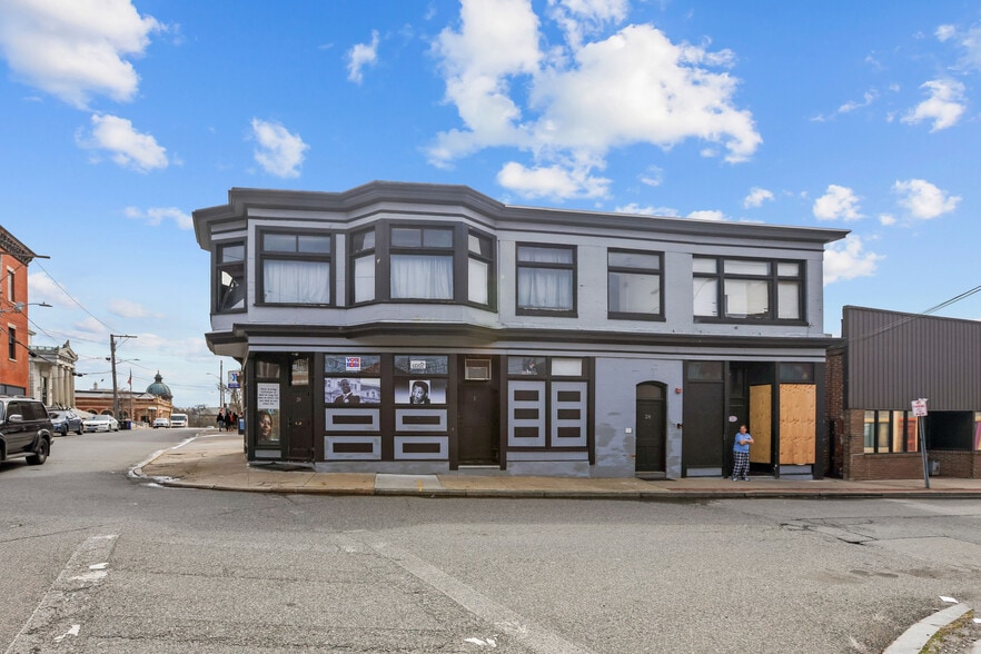 PAWTUCKET PORTFOLIO:Mixed Use Investment portfolio of 8 properties for sale on LoopNet.ca - Primary Photo - Image 2 of 17