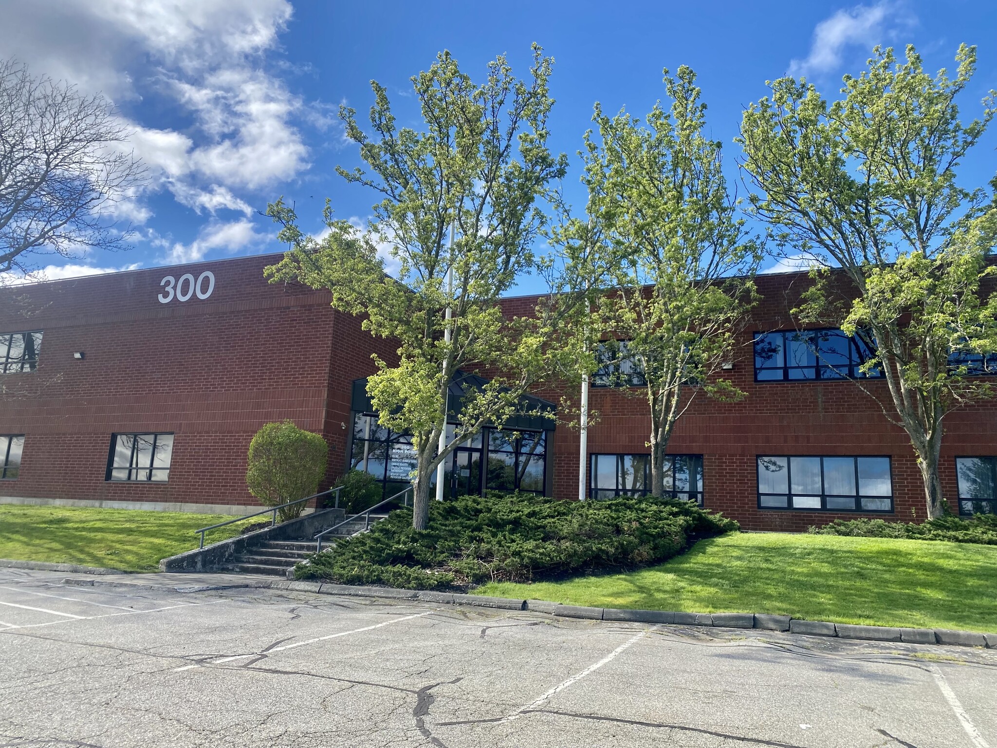 300 High Point Ave, Portsmouth, RI for lease Primary Photo- Image 1 of 7