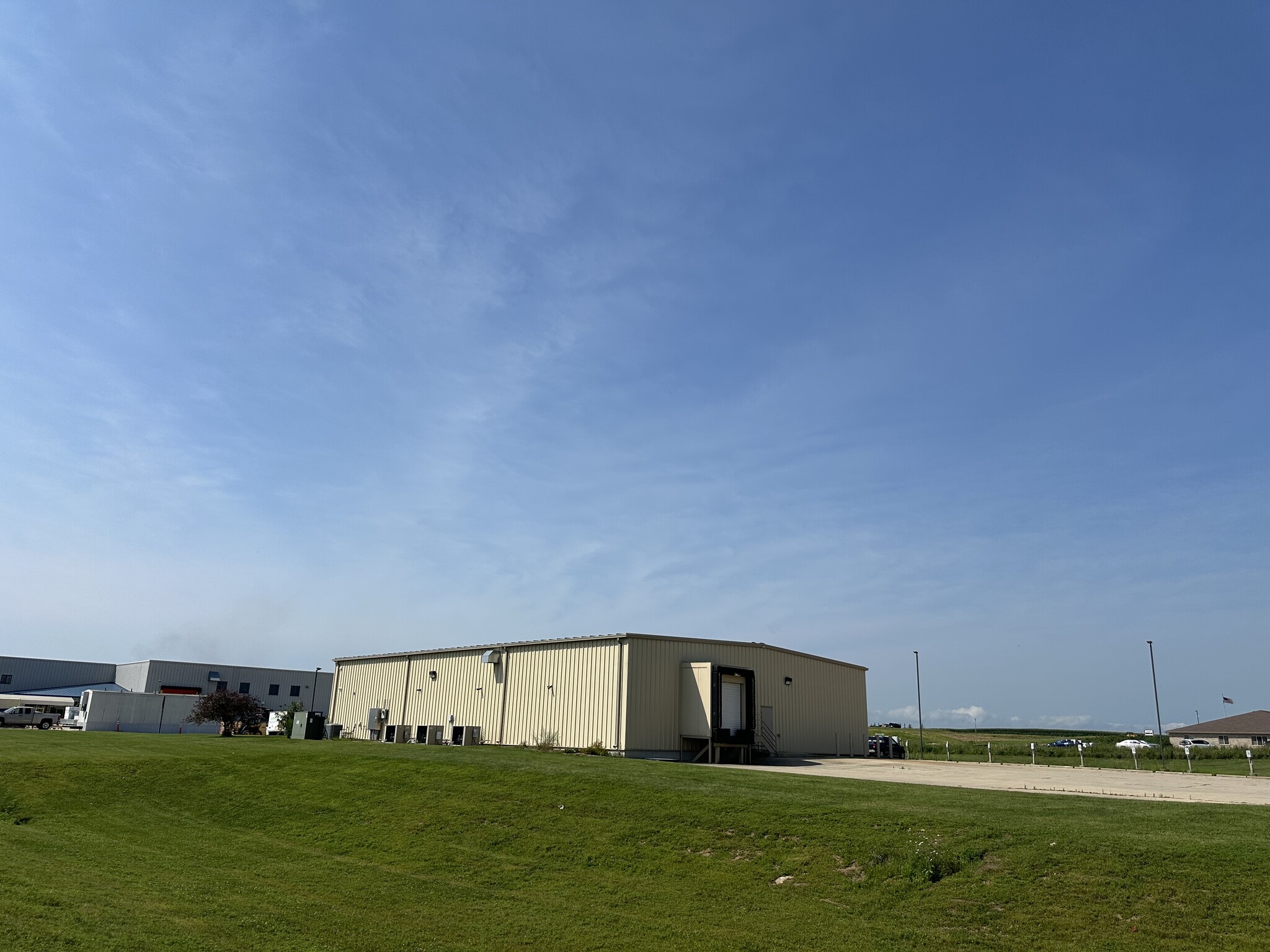 100 N Industrial Pky, West Union, IA à vendre Photo du bâtiment- Image 1 de 6