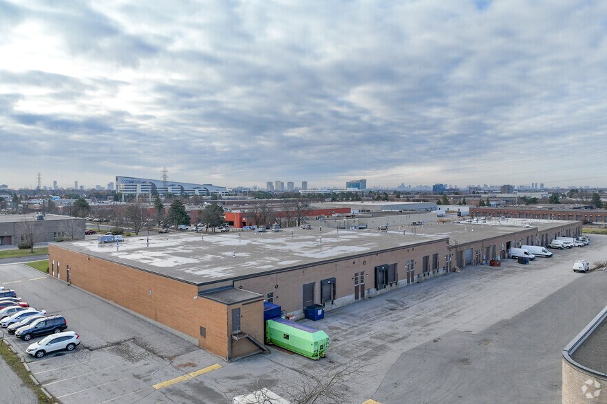 150 Ferrier St, Markham, ON à louer - Photo du bâtiment - Image 2 de 4