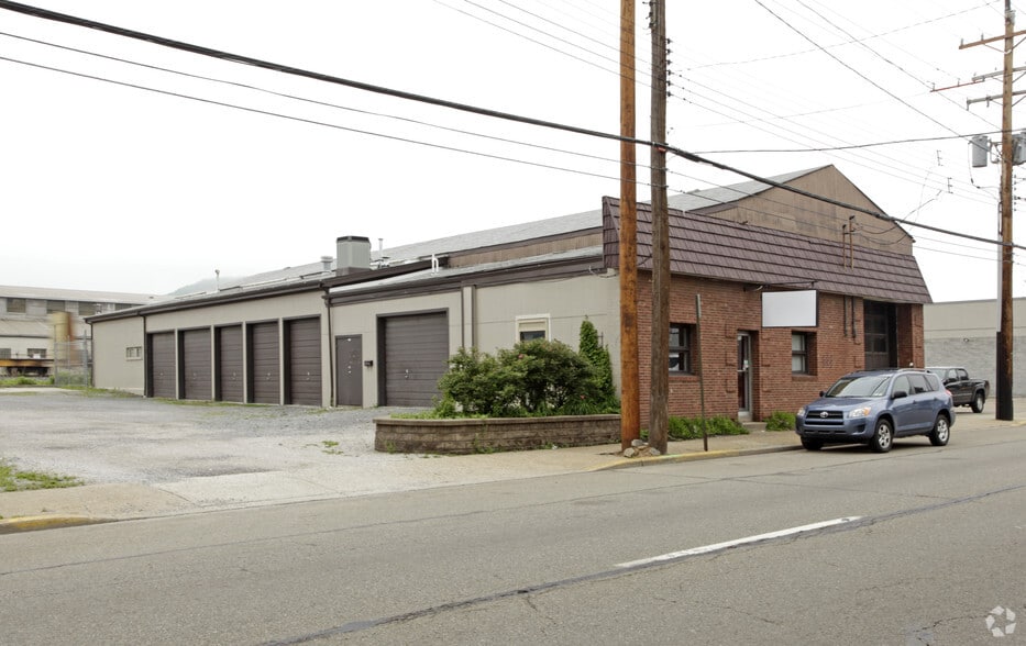 853 4th Ave, Coraopolis, PA for sale - Building Photo - Image 2 of 9