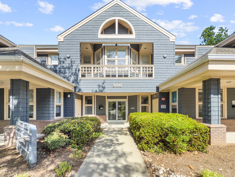 3400 Croasdaile Dr, Durham, NC à louer - Photo du bâtiment - Image 2 de 12