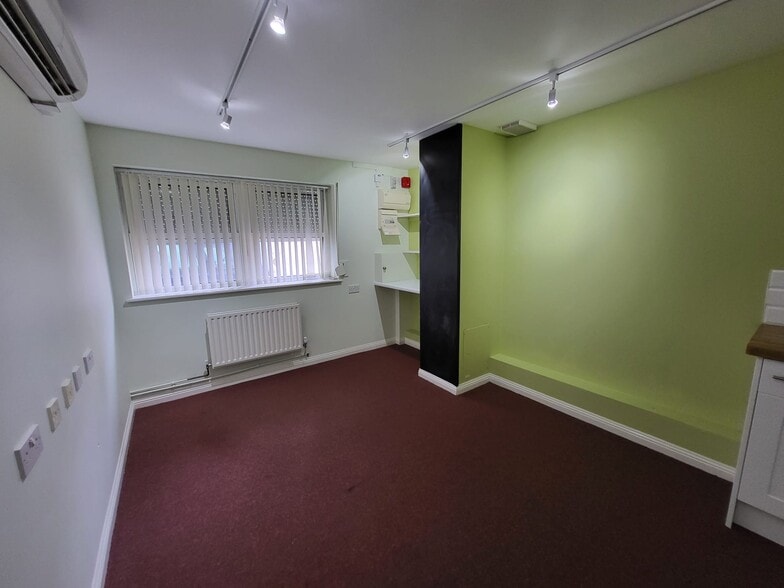 Ventnor Villas, Hove for lease - Interior Photo - Image 2 of 13