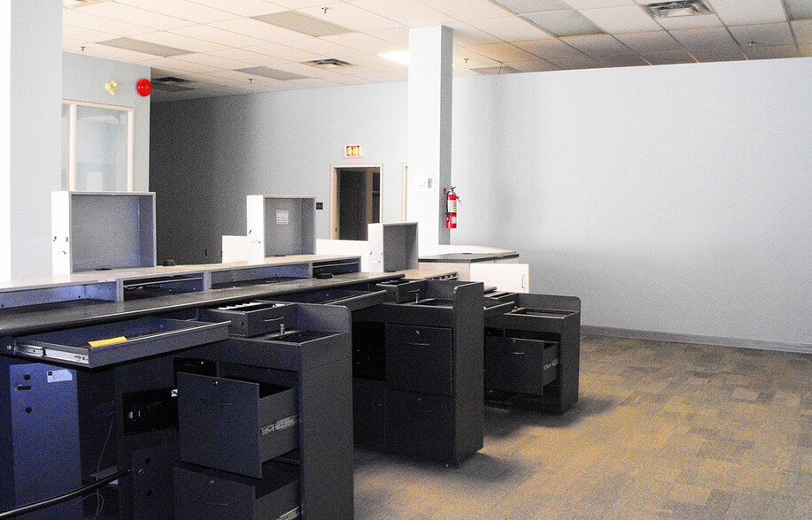 57-77 Main St, Flin Flon, MB for sale - Building Photo - Image 3 of 4