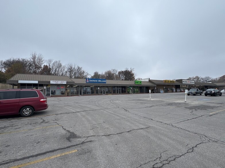 405-523 E 24 Hwy, Independence, MO for lease - Building Photo - Image 2 of 22