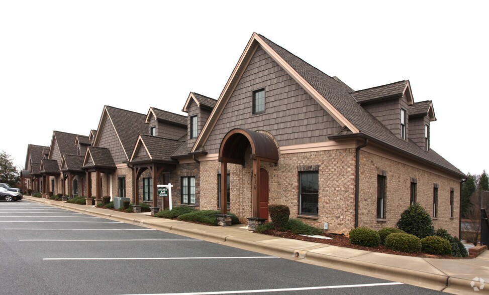 900 Old Winston Rd, Kernersville, NC à vendre - Photo du bâtiment - Image 2 de 5