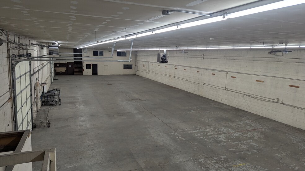 106 & 112 West 36th Street portfolio of 2 properties for sale on LoopNet.ca - Building Photo - Image 3 of 11