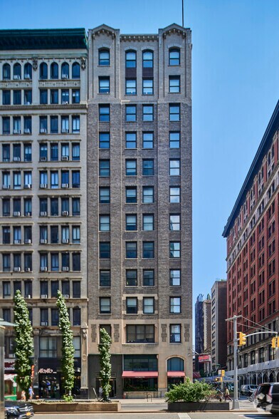 235 Park Ave S, New York, NY à louer - Photo du bâtiment - Image 3 de 3