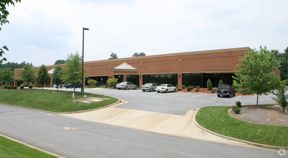 1705 Enterprise Way, Marietta, GA à louer - Photo du bâtiment - Image 2 de 5