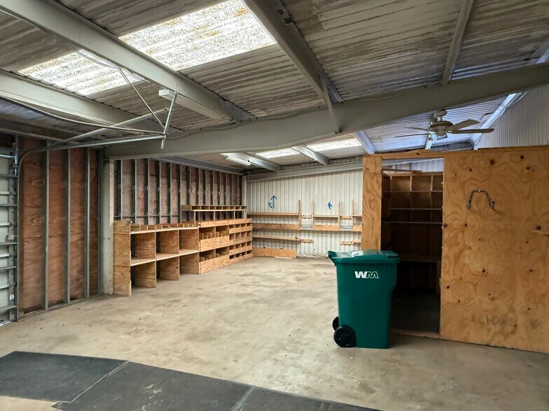 1904 Hialeah Dr, Seabrook, TX à louer - Photo du bâtiment - Image 3 de 26