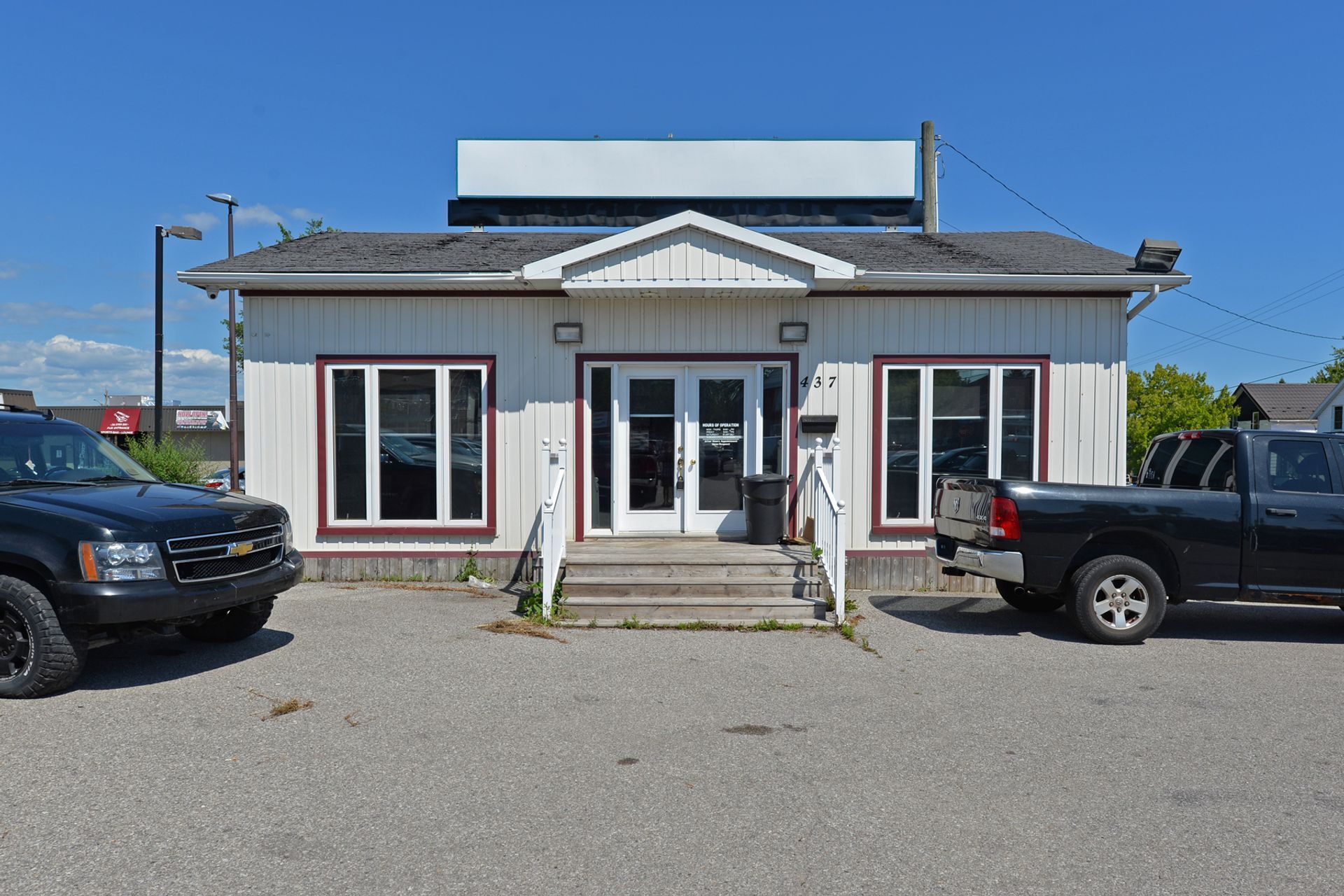 437 Simcoe St S, Oshawa, ON à vendre Photo du bâtiment- Image 1 de 1