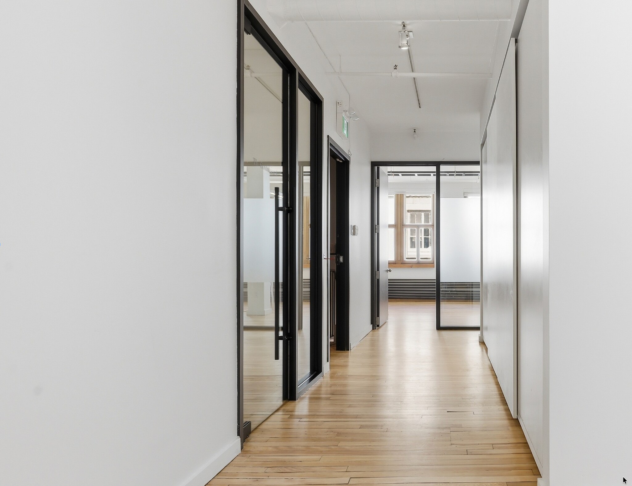 356-360 Rue Le Moyne, Montréal, QC for lease Interior Photo- Image 1 of 4
