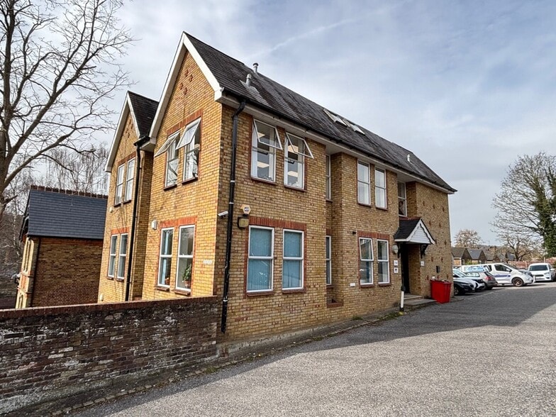 Hughenden Rd, High Wycombe à louer - Photo du bâtiment - Image 2 de 2