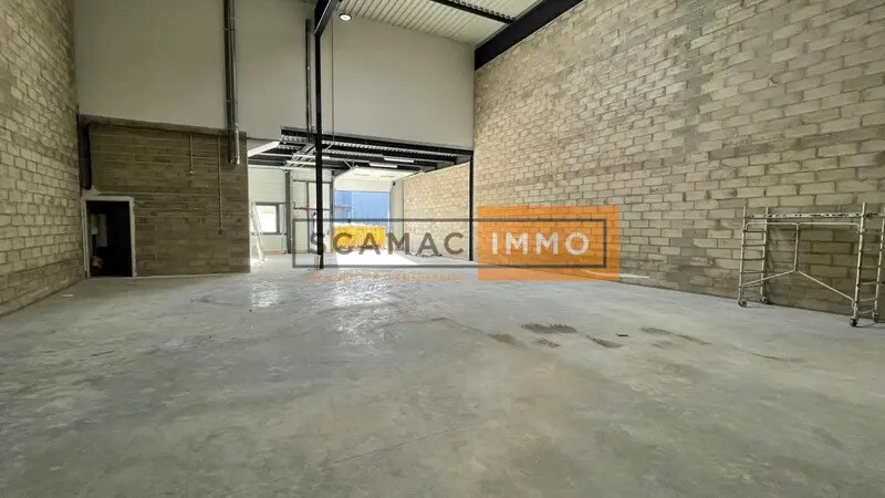 Industrial in Aubergenville for lease Building Photo- Image 1 of 11