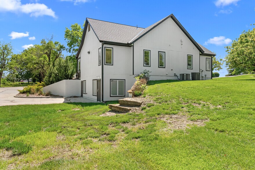 10800 E 77th Ter, Raytown, MO à vendre - Photo du bâtiment - Image 2 de 12