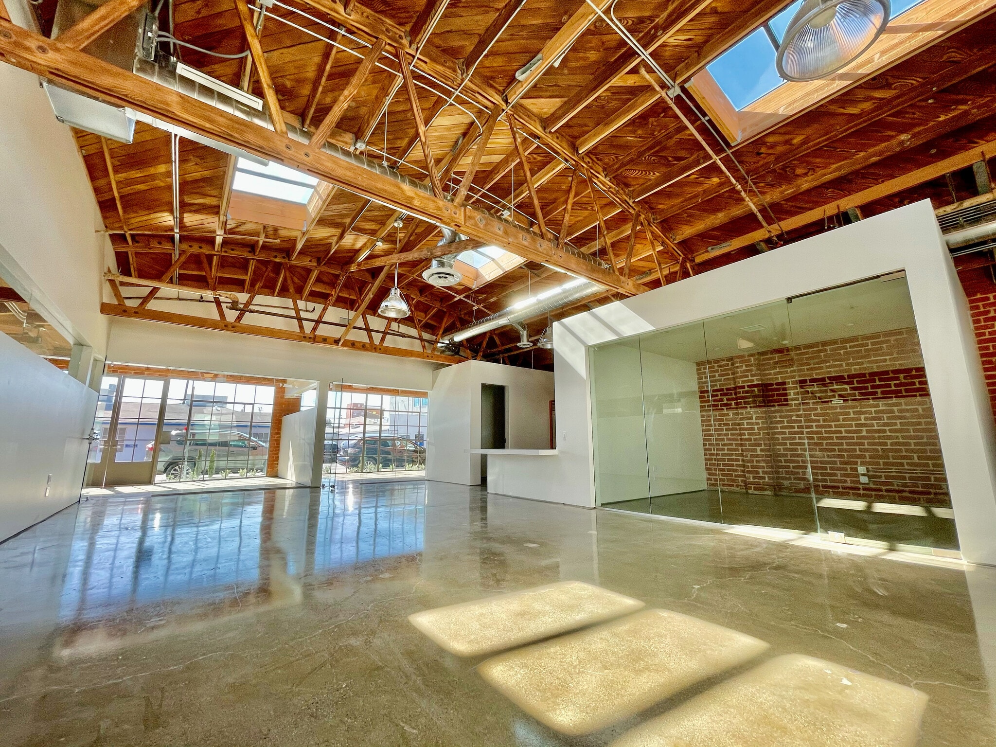 1745 Berkeley St, Santa Monica, CA for lease Interior Photo- Image 1 of 8