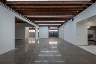 543 N Fairfax Ave, Los Angeles, CA for lease Interior Photo- Image 2 of 6