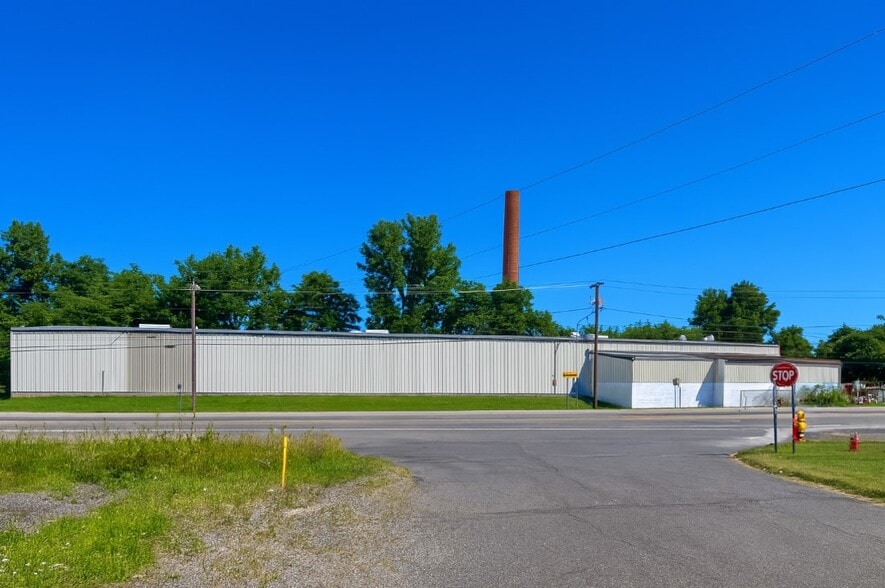 19441 State Route 12F, Brownville, NY à vendre - Photo du bâtiment - Image 1 de 11