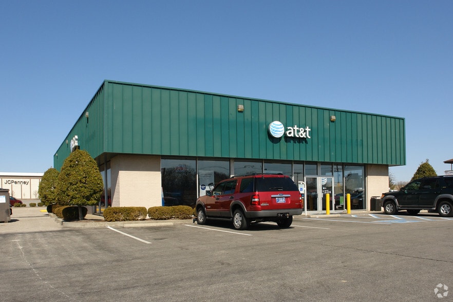 709 E Lewis And Clark Pky, Clarksville, IN for sale - Primary Photo - Image 2 of 9