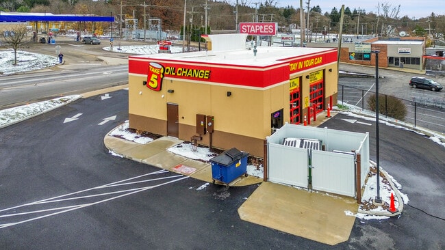 Plus de détails pour 6080 Youngstown Warren Rd, Niles, OH - Commerce de détail à vendre