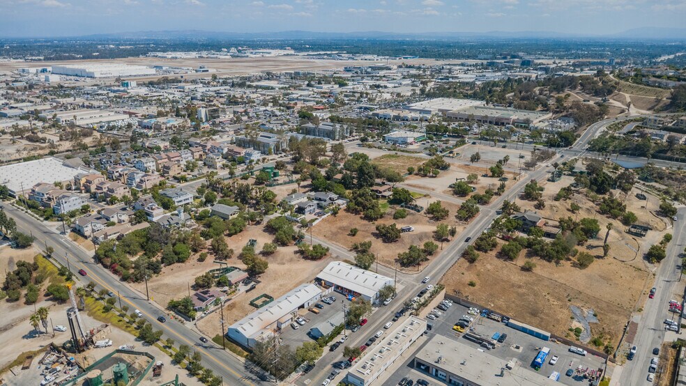 2420 Gaviota Ave, Signal Hill, CA à vendre - Photo du bâtiment - Image 2 de 7