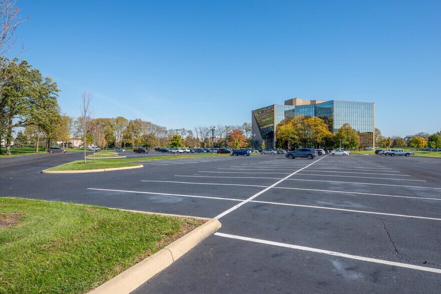 555 Metro Pl N, Dublin, OH à louer - Photo du bâtiment - Image 2 de 11