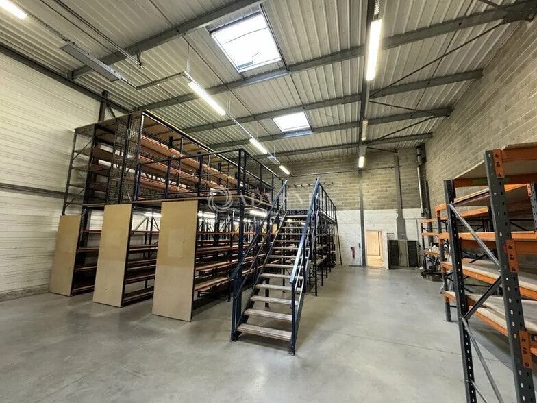 Flex in Ostwald for lease - Interior Photo - Image 3 of 9