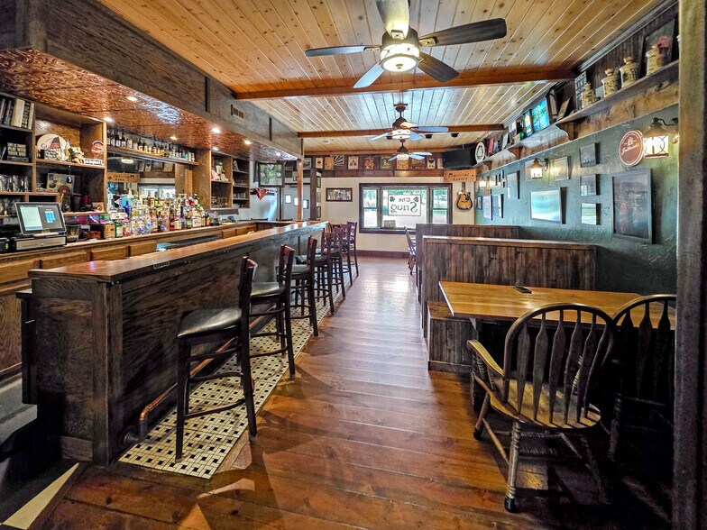 308 W Bayfield St, Washburn, WI à vendre - Photo intérieure - Image 3 de 13