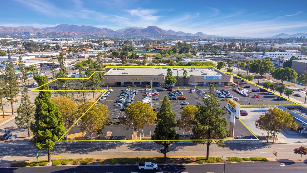 555 W 2nd St, San Bernardino, CA à vendre - Photo principale - Image 1 de 4