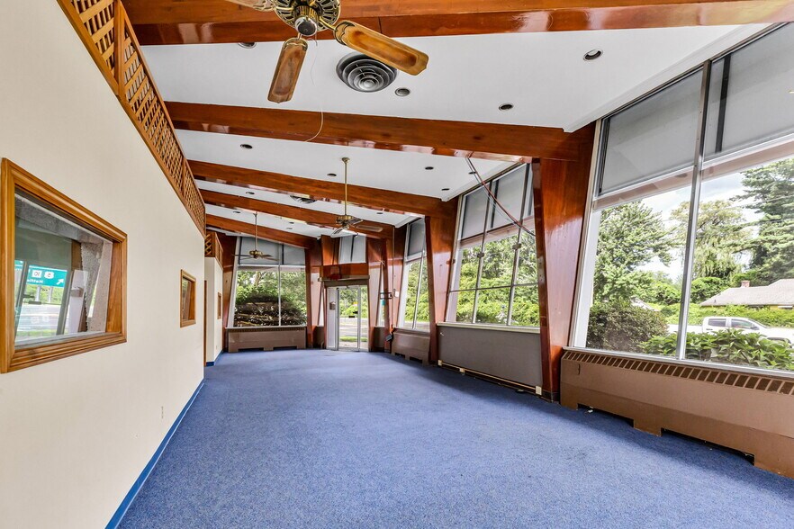 8 N King St, Northampton, MA à louer - Photo du bâtiment - Image 3 de 6