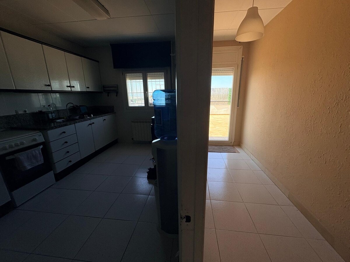 Cervera, LER 25200 - Unit 1 - - Interior Photo - Image 2 of 31