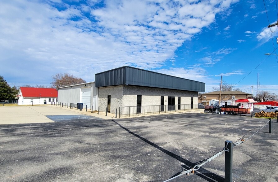 326 W Broad St, Smithville, TN à vendre - Photo du bâtiment - Image 2 de 10
