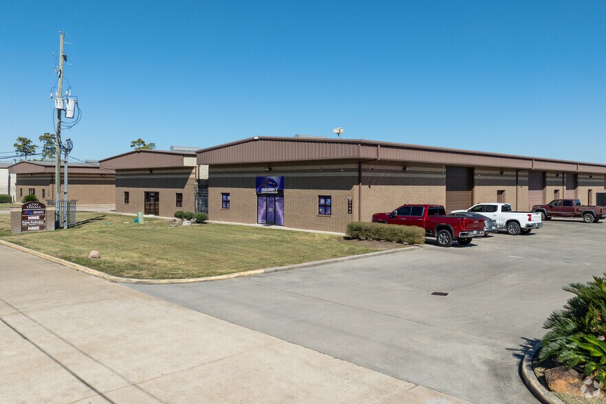 6743 Theall Rd, Houston, TX à louer - Photo du bâtiment - Image 3 de 8