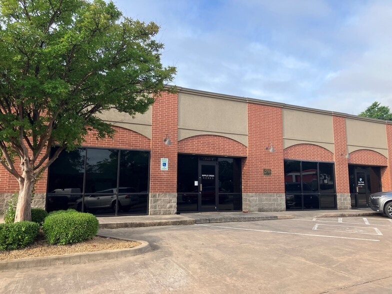 2700 Coltrane Pl, Edmond, OK for lease - Building Photo - Image 1 of 1