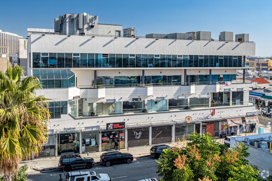 221 E 12th St, Los Angeles, CA for lease - Building Photo - Image 1 of 15