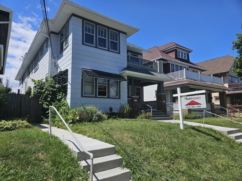 1933 N Cambridge Ave, Milwaukee, WI à vendre - Photo principale - Image 1 de 1