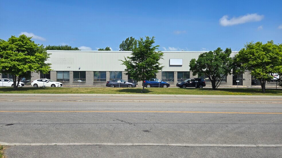167-189 Ave Labrosse, Dollard-des-Ormeaux, QC à louer - Photo du bâtiment - Image 2 de 2