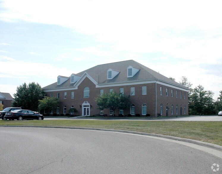 965 Windham Ct, Youngstown, OH à louer - Photo du bâtiment - Image 2 de 2