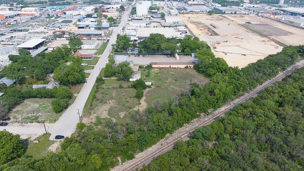124 Seale Rd, San Antonio, TX for sale - Building Photo - Image 2 of 27
