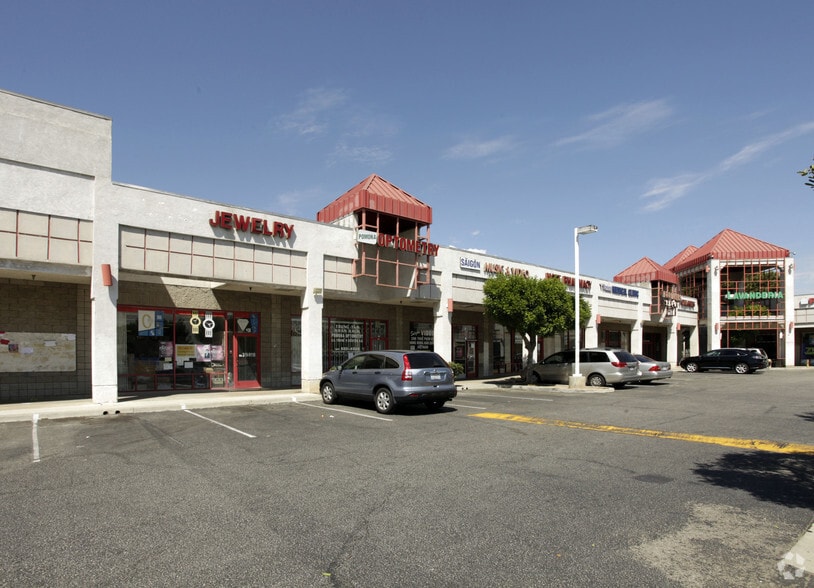 1085 E Holt Ave, Pomona, CA for lease - Primary Photo - Image 3 of 6