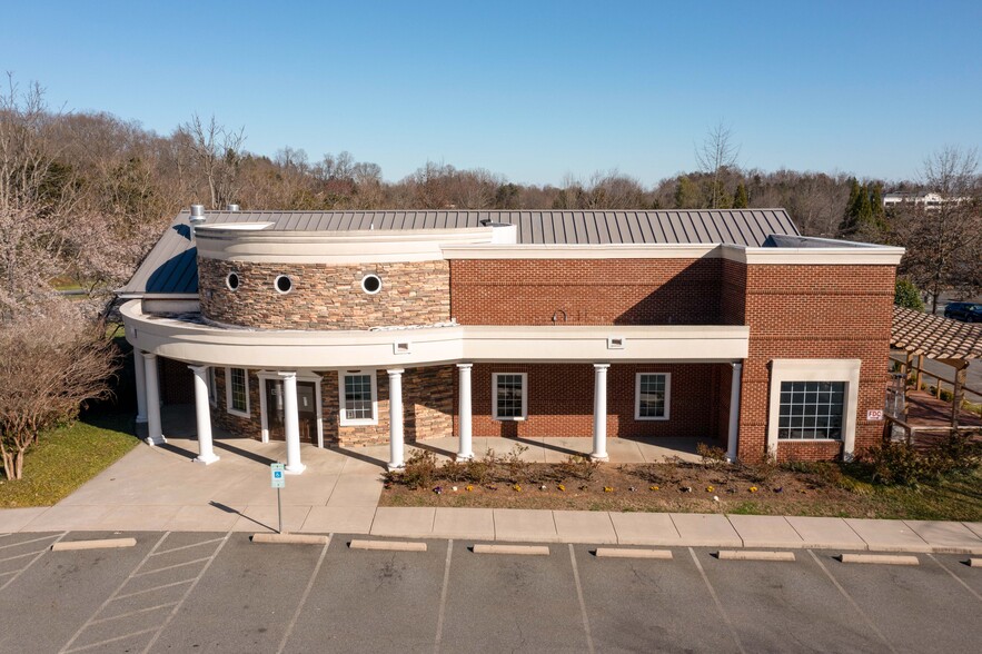 1791 Richmond Rd, Charlottesville, VA à vendre - Photo du bâtiment - Image 1 de 1