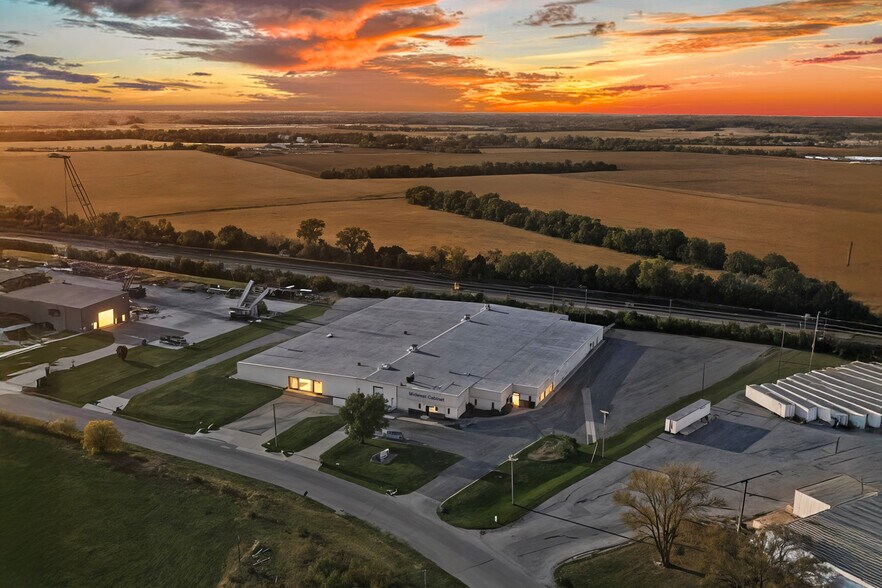 1674 N Industrial Ave, Ottawa, KS à vendre - Photo du bâtiment - Image 1 de 29