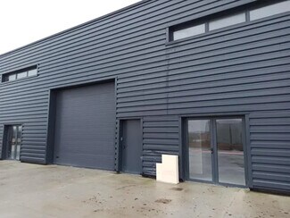 Plus de détails pour 29 Rue Gutenberg, Magny-en-Vexin - Local d'activités à louer