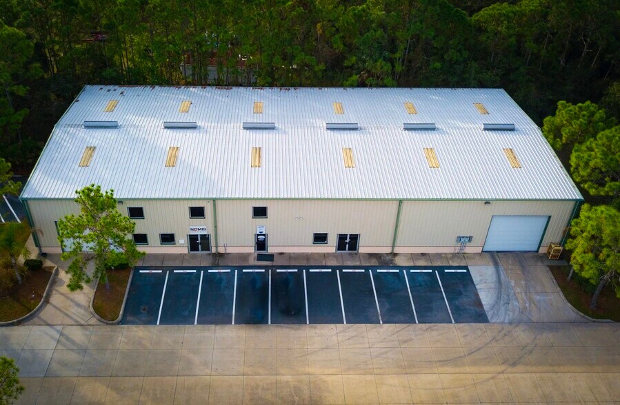 1944-1962 60th Pl E, Bradenton, FL à louer - Photo du bâtiment - Image 3 de 6