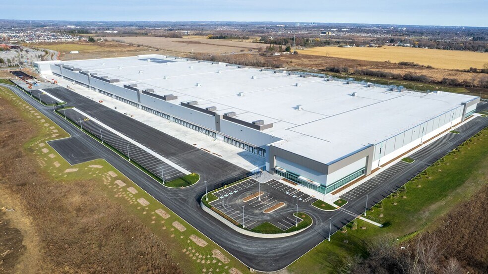 537 E Kingston Rd, Ajax, ON à louer - Photo du bâtiment - Image 2 de 9